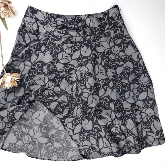 NY & Co Black Silver Satin Floral Skirt 8 - Picture 3 of 12